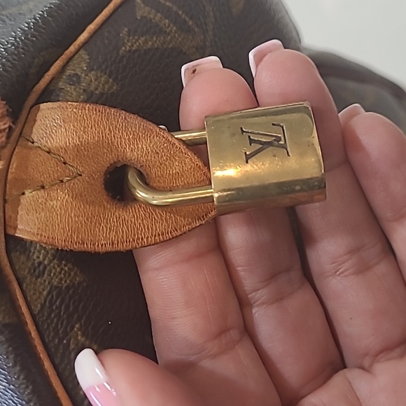 ***SOLD*** LV Speedy 30-No Cracking on Canvas! - Picture 14 of 17